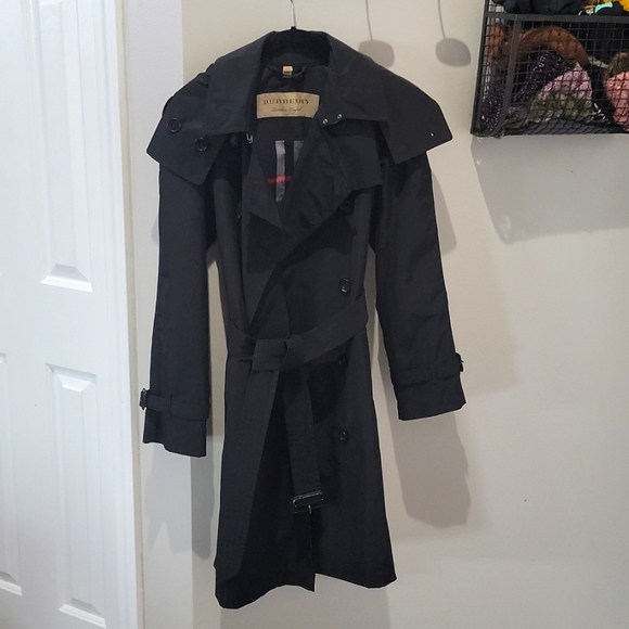 Burberry Rain Trench - Picture 1 of 3
